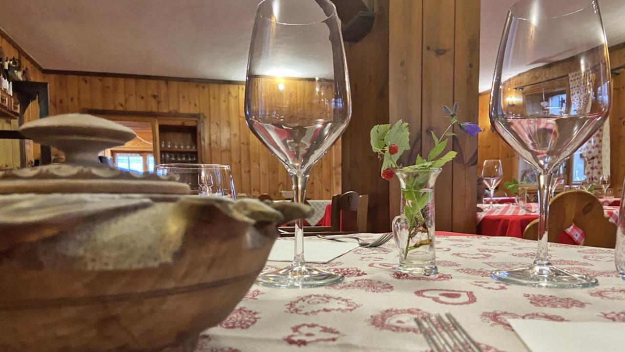 Locanda Ristorante Bar Del Lago Chamois Eksteriør bilde